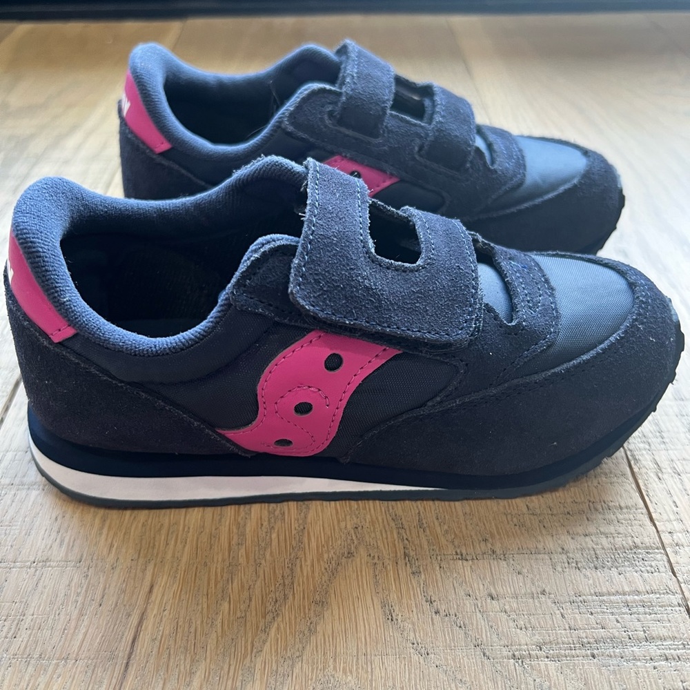 SAUCONY girls sneakers BRAND NEW size: Little Kids 12.  Navy and magenta